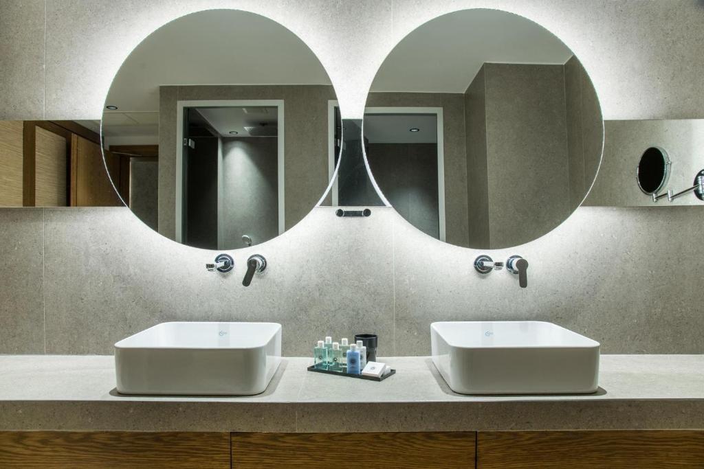 Ванная комната в AKASHA Beach Hotel & Spa