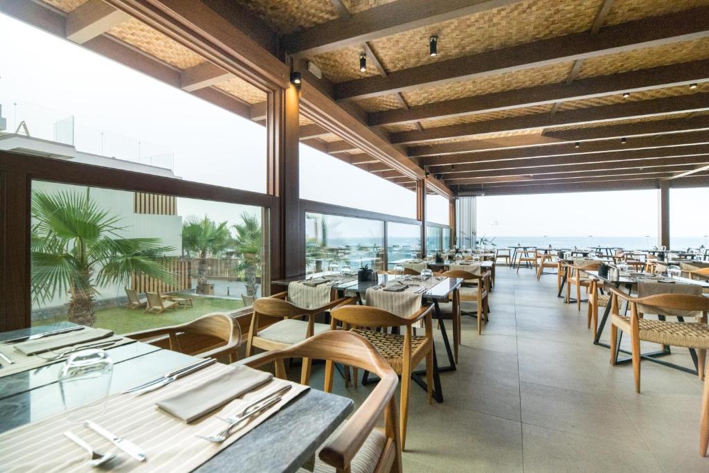 Ресторан / где поесть в AKASHA Beach Hotel & Spa