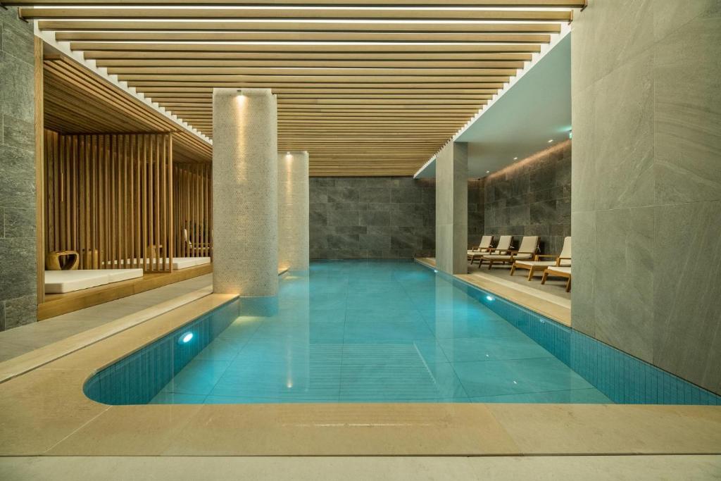 Бассейн в AKASHA Beach Hotel & Spa или поблизости