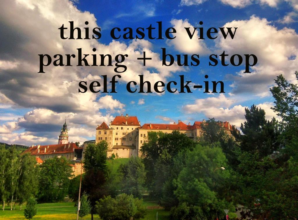 チェスキー・クルムロフにあるThe best CASTLE VIEW-bus station, parking, centerの城の写真