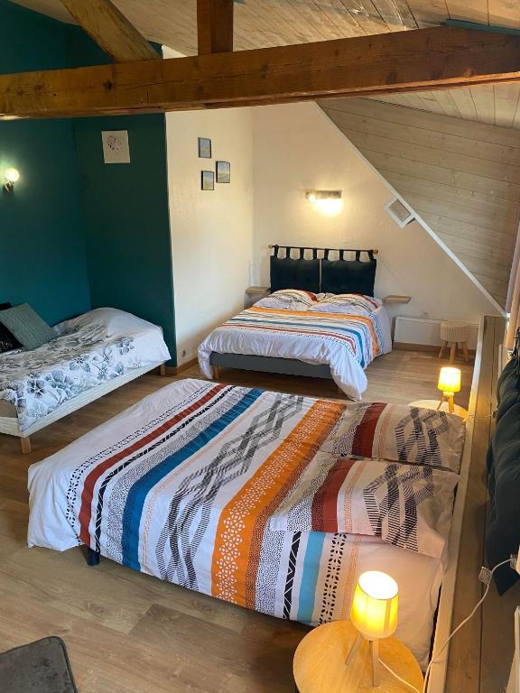 Postel nebo postele na pokoji v ubytování Chambres dhotes a la ferme