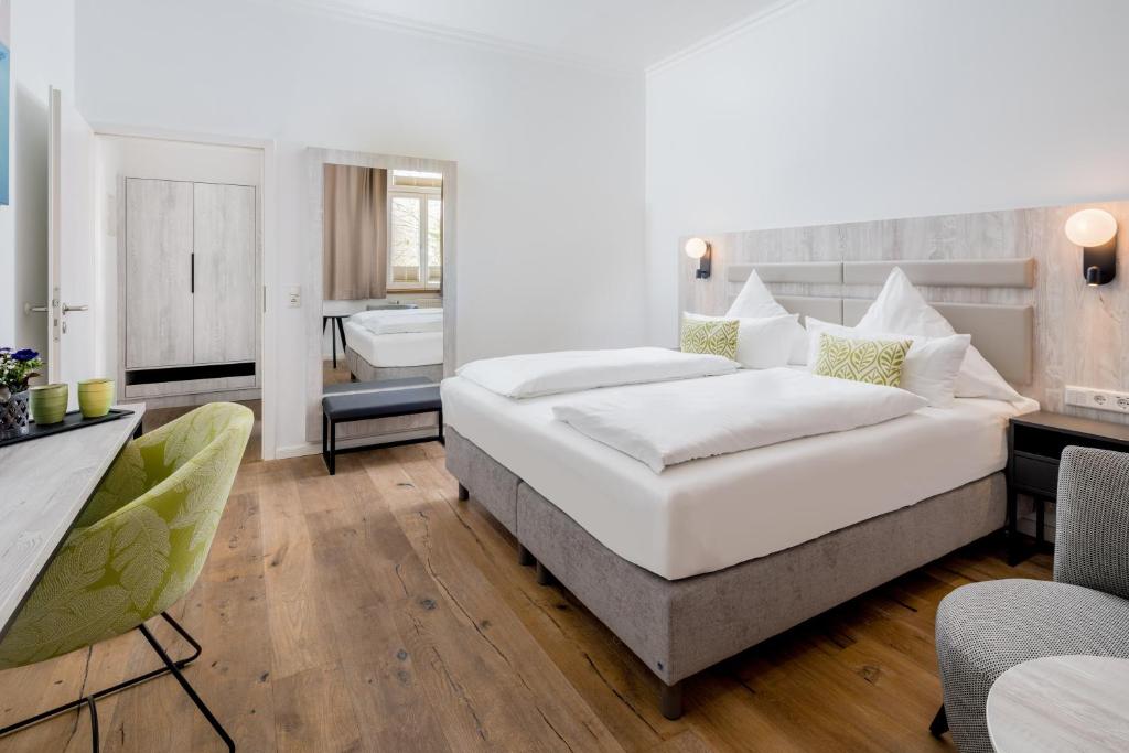 Postel nebo postele na pokoji v ubytování Parkhotel Wangerooge