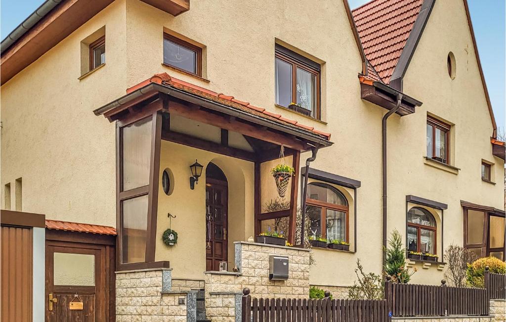 a large house with a gate in front of it at 3 Bedroom Stunning Home In Jena in Jena