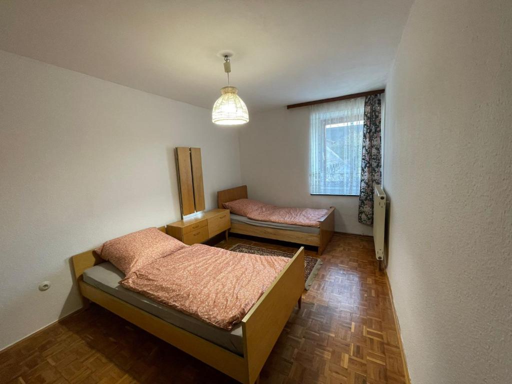 a room with two beds and a window at Rote Apfel in Pfreimd