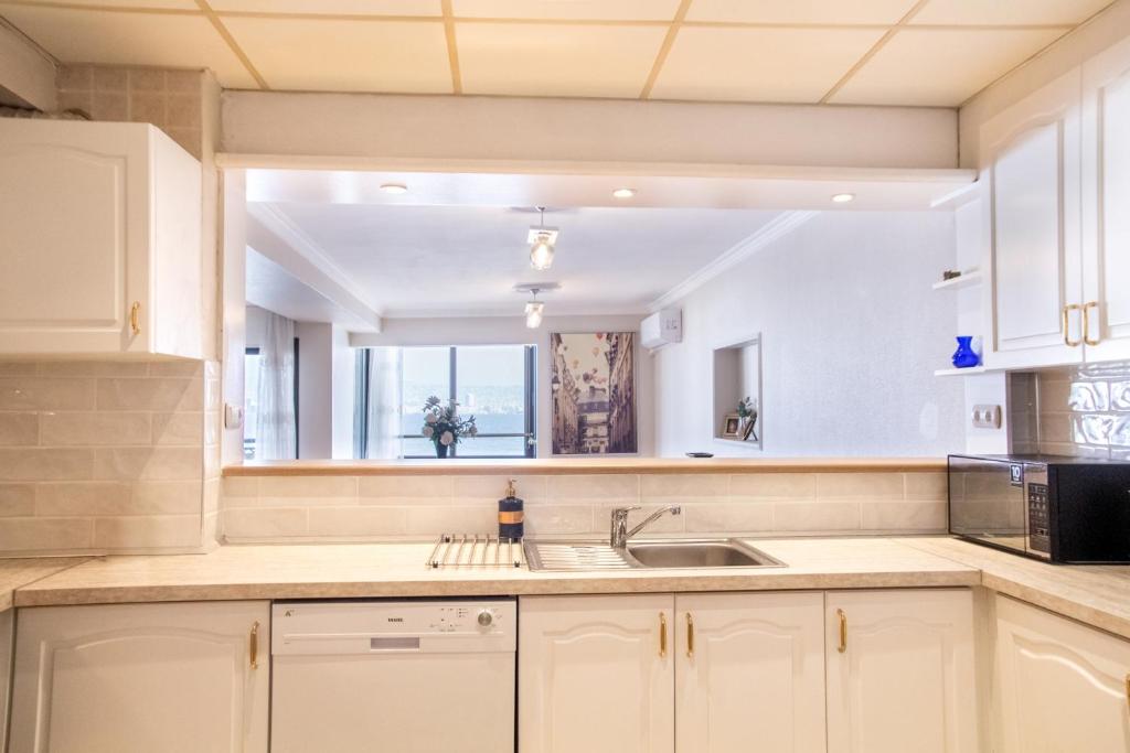 Kép Spacious Flat with Sea View in İzmir Karsiyaka szállásáról İzmirban a galériában