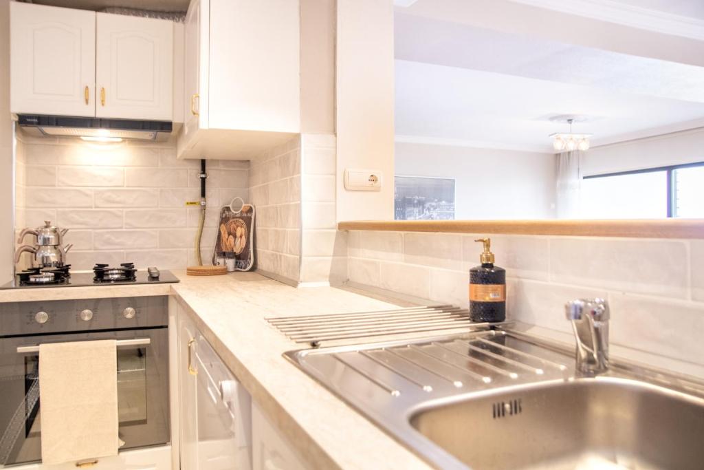 Kép Spacious Flat with Sea View in İzmir Karsiyaka szállásáról İzmirban a galériában