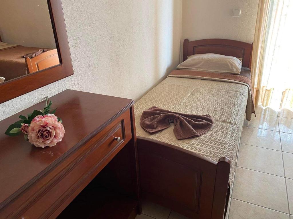 Postel nebo postele na pokoji v ubytování Hotel Manos