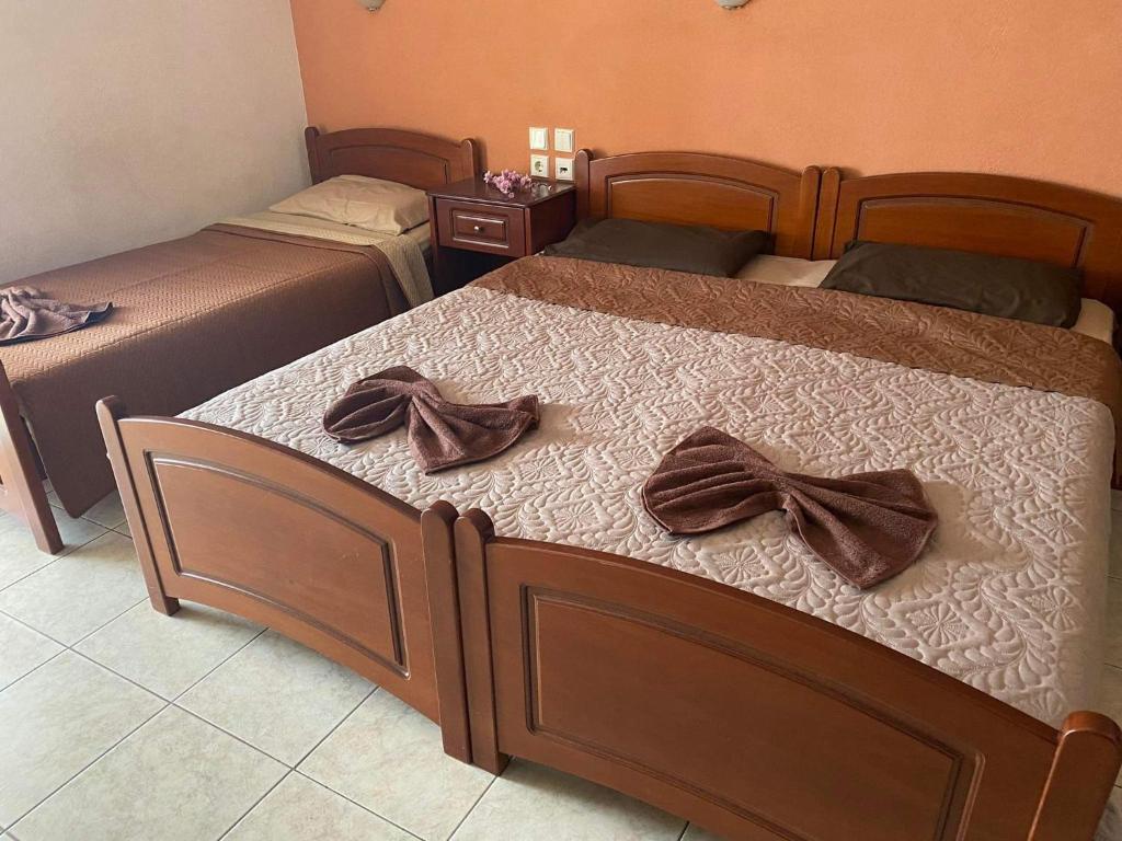 Postel nebo postele na pokoji v ubytování Hotel Manos