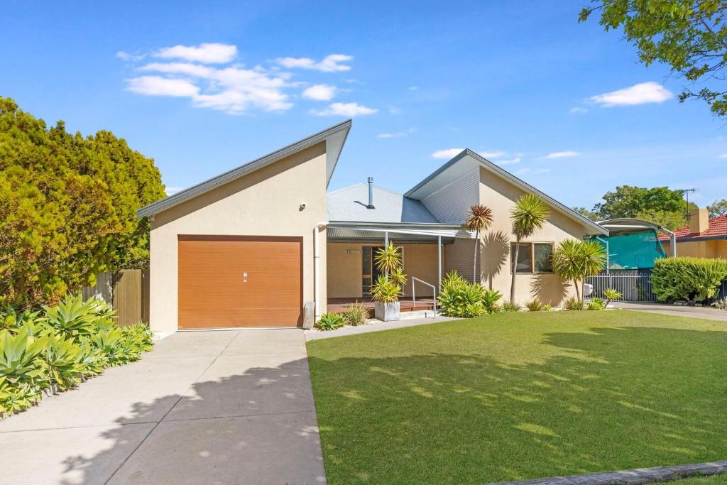 Κήπος έξω από το Swell Times Holiday Home Busselton