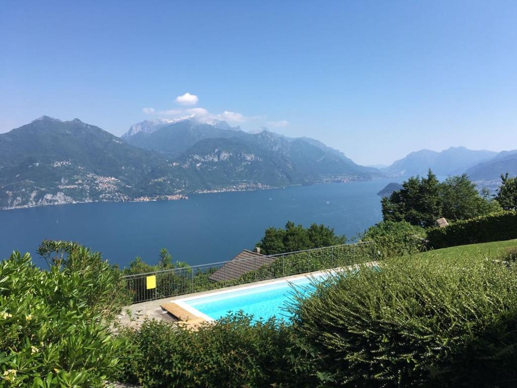 สระว่ายน้ำที่อยู่ใกล้ ๆ หรือใน Appartamento Fioribelli - Lago di Como