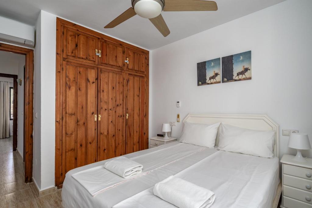 Postel nebo postele na pokoji v ubytování Seaview apartment in Riviera del Sol by Costarentals - Ref 31