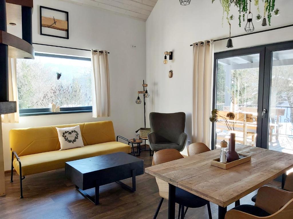 Istumisnurk majutusasutuses LOFT WAPITI