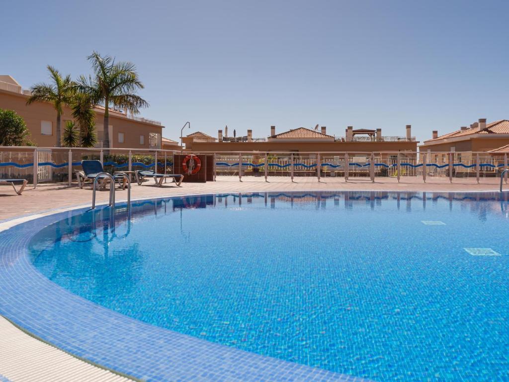 Bazén v ubytování Sea Breezes Costa Adeje nebo v jeho okolí