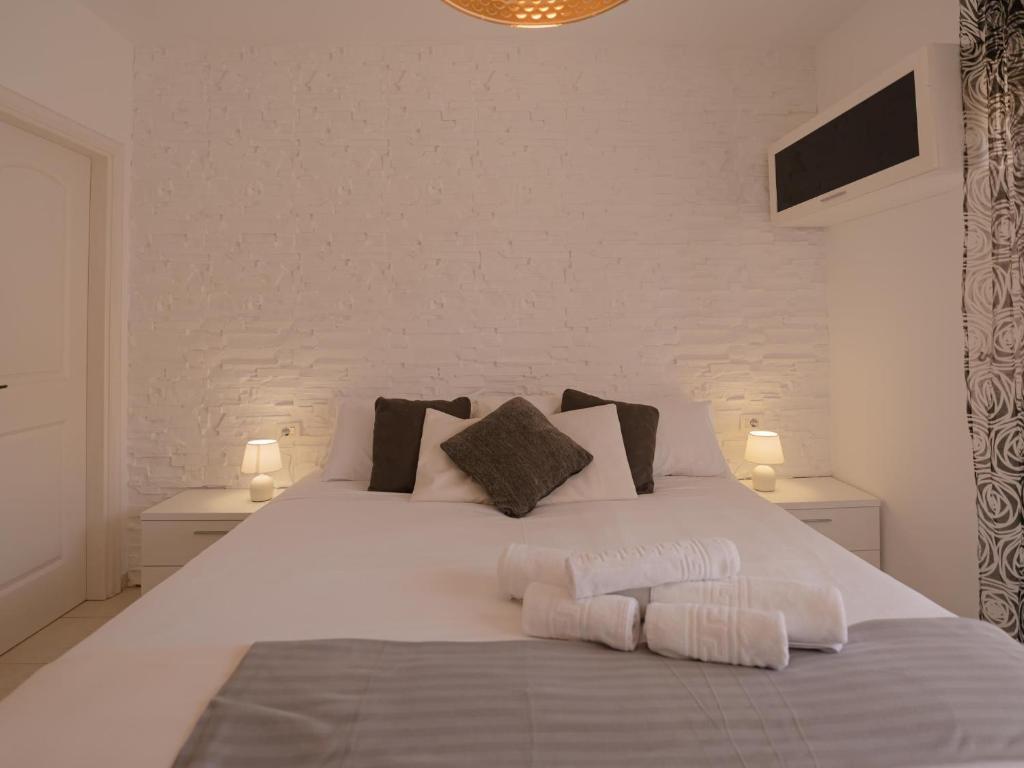 Postel nebo postele na pokoji v ubytování Sea Breezes Costa Adeje