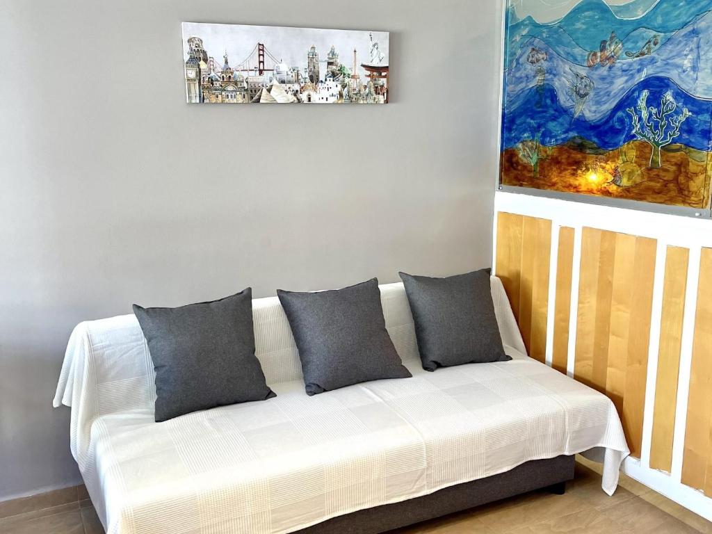A seating area at APARTBEACH ALBORAN 405 CON PISCINA y CLIMATIZADO