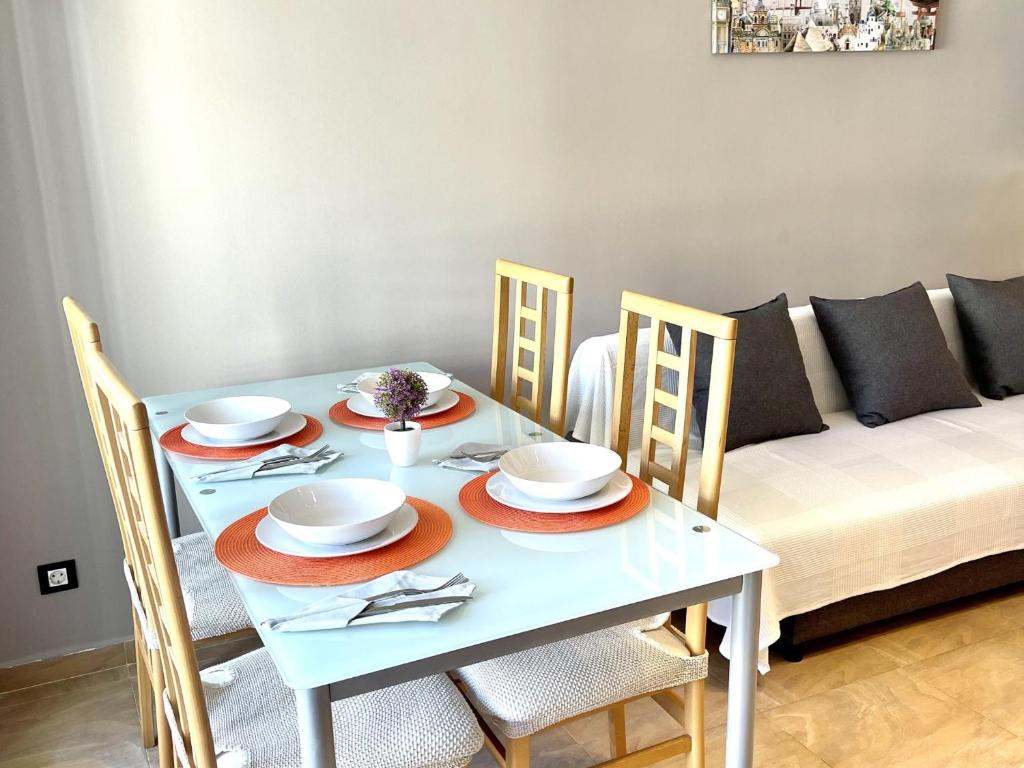 A seating area at APARTBEACH ALBORAN 405 CON PISCINA y CLIMATIZADO