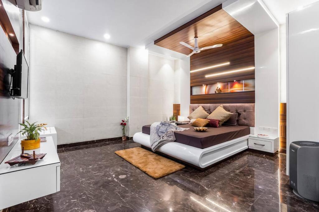 a living room with a couch and a tv at Homlee-Basement Flat with kitchen in Saket, South Delhi in New Delhi