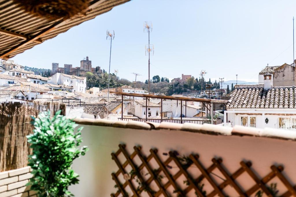 Balkón alebo terasa v ubytovaní Alhambra View PENTHOUSE, Parking Opcional