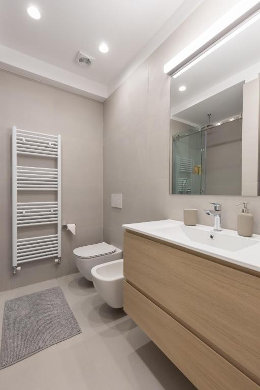 Kúpeľňa v ubytovaní Wonderful Central Athens 2 Bedroom 2 Bath Sleeps 8