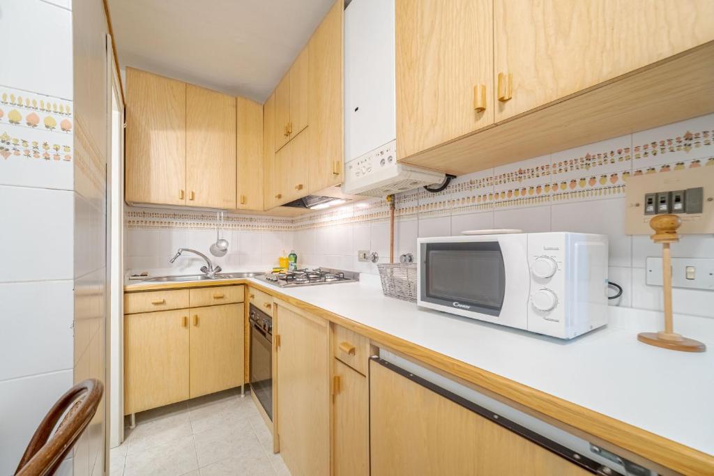 A kitchen or kitchenette at Sole & Mare Camogli Holiday Apartment