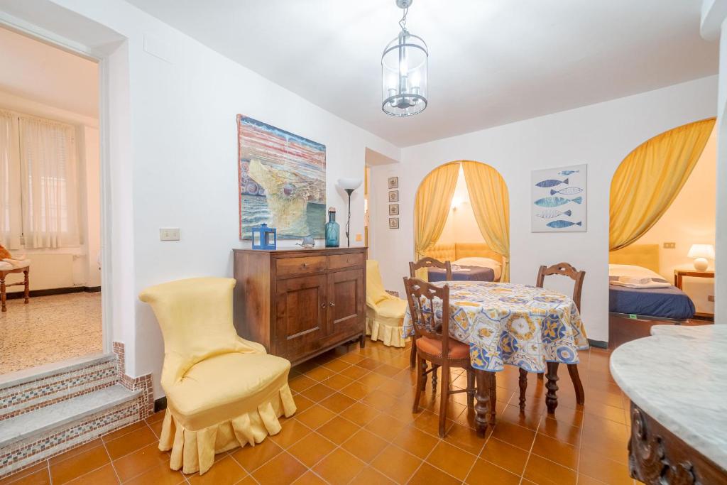A seating area at Sole & Mare Camogli Holiday Apartment