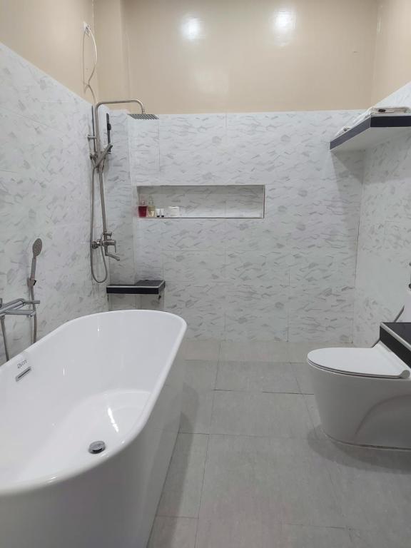 Koupelna v ubytování B&S Orchids suites hotel