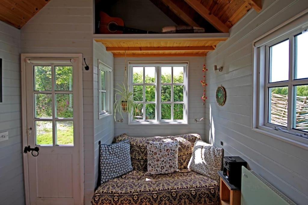 Posezení v ubytování Tiny House on isolated farm by the Cornish Coast