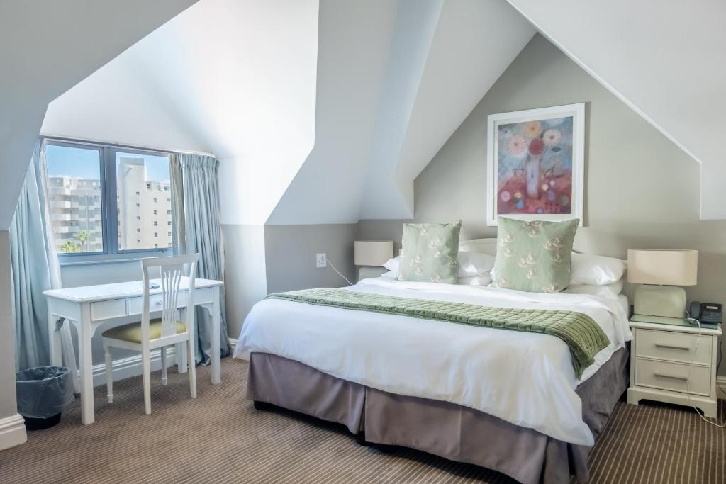 Postel nebo postele na pokoji v ubytování The Bantry Aparthotel by Totalstay