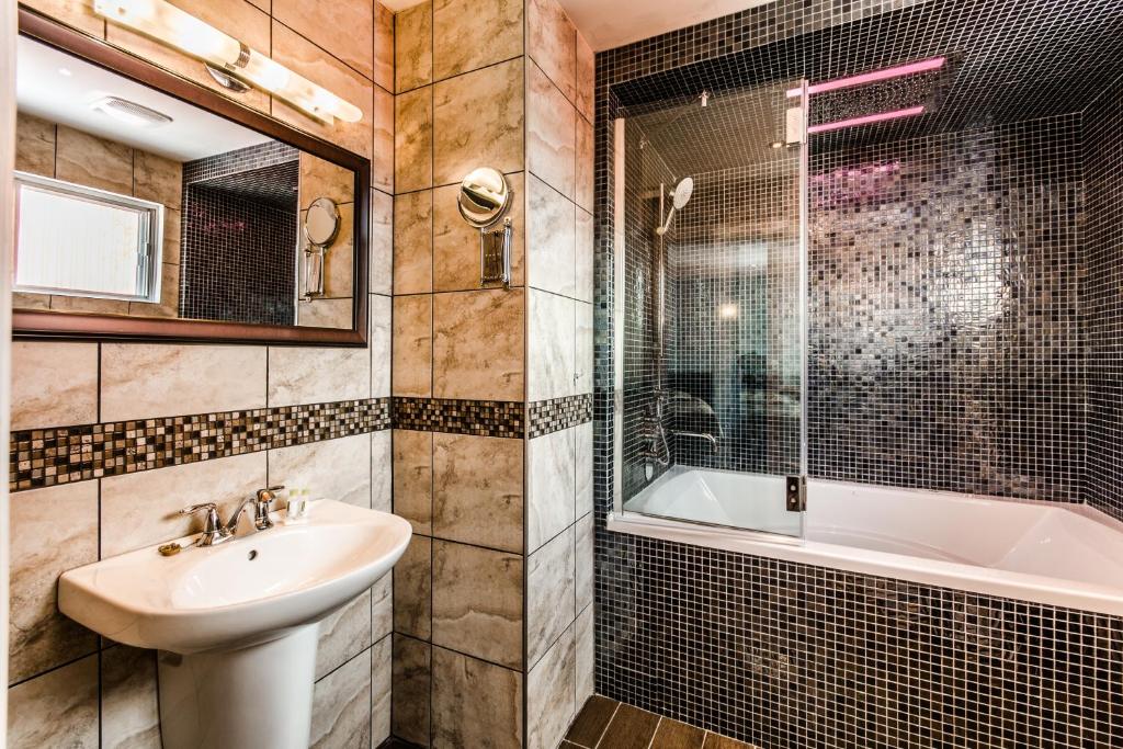 Olux Hotel-Motel-Suites - Deluxe Queen Room Con Baños De Spa