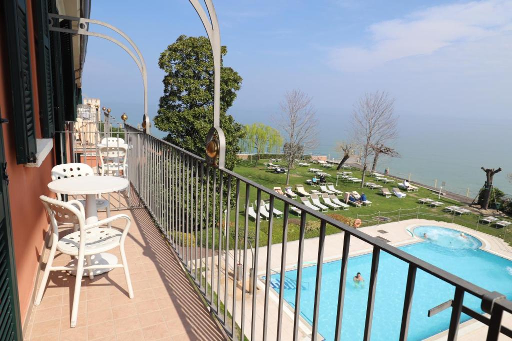 Bazén v ubytování Hotel Fonte Boiola nebo v jeho okolí