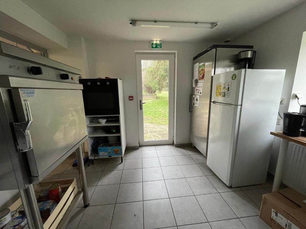Kuchyňa alebo kuchynka v ubytovaní Auberge de jeunesse HI Millau La Maladrerie