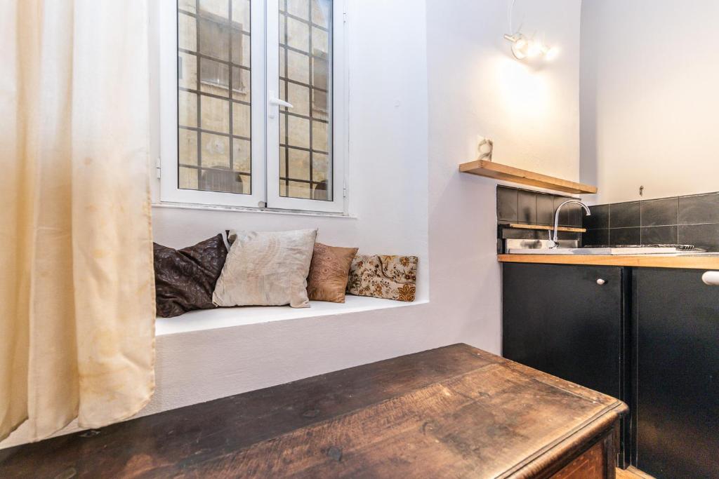 A kitchen or kitchenette at Lovely Loft near Termini Station