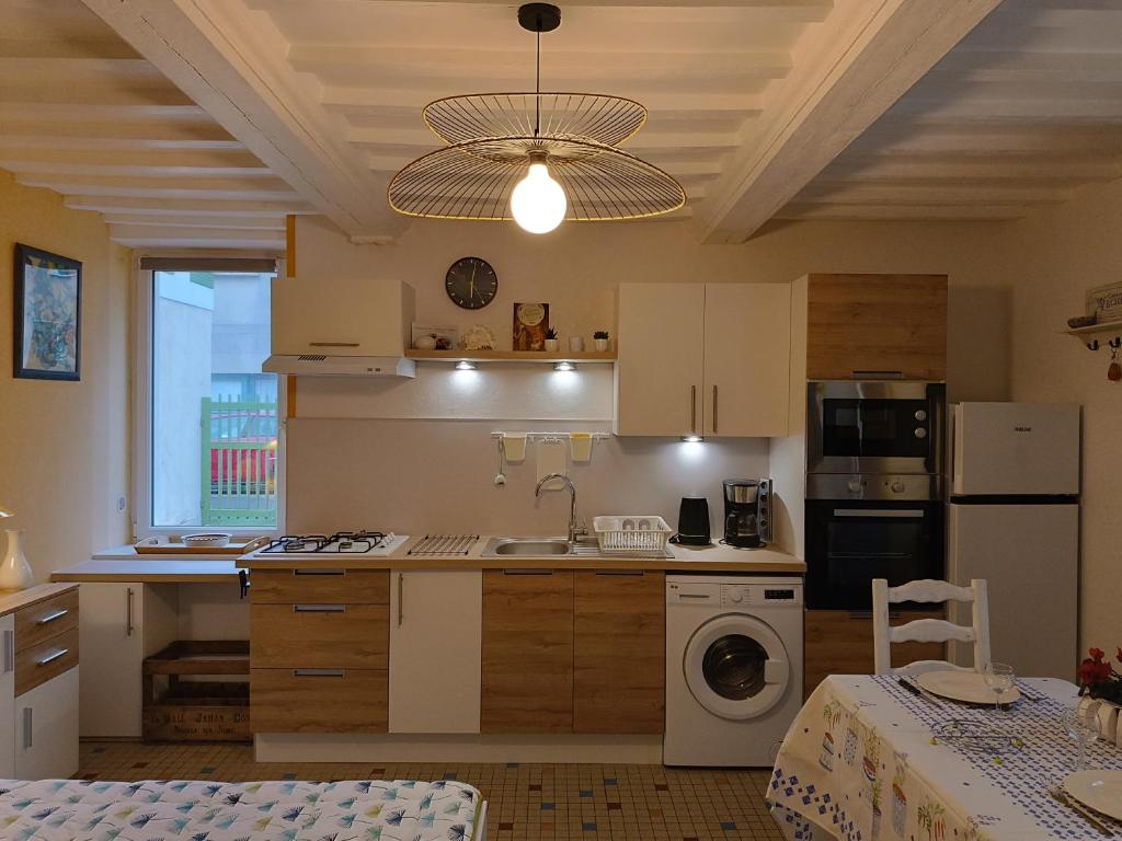 Afbeelding uit fotogalerij van Chez Gibus in Grandcamp-Maisy