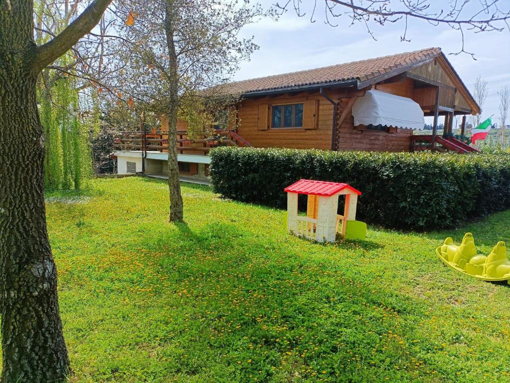 Giardino di Chalet Collalto con Piscina
