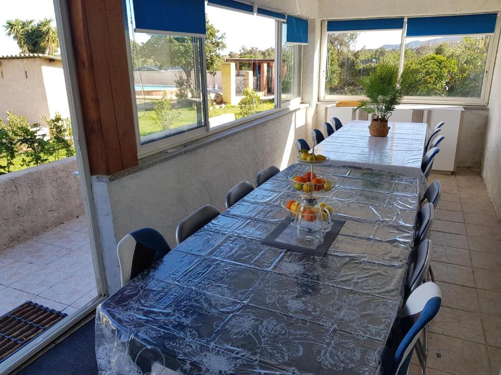Balkon lub taras w obiekcie VILLA Piscine chauffée 15 pers avec piscine vue mer montagne 1km mer