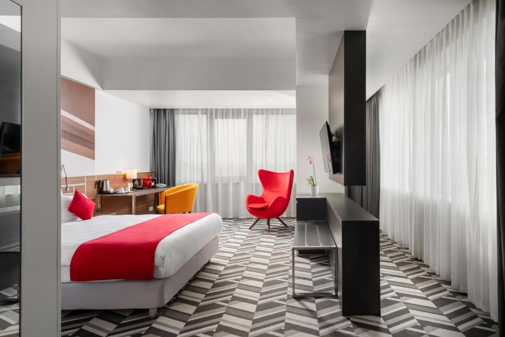 Postel nebo postele na pokoji v ubytování Mercure Bucharest Unirii
