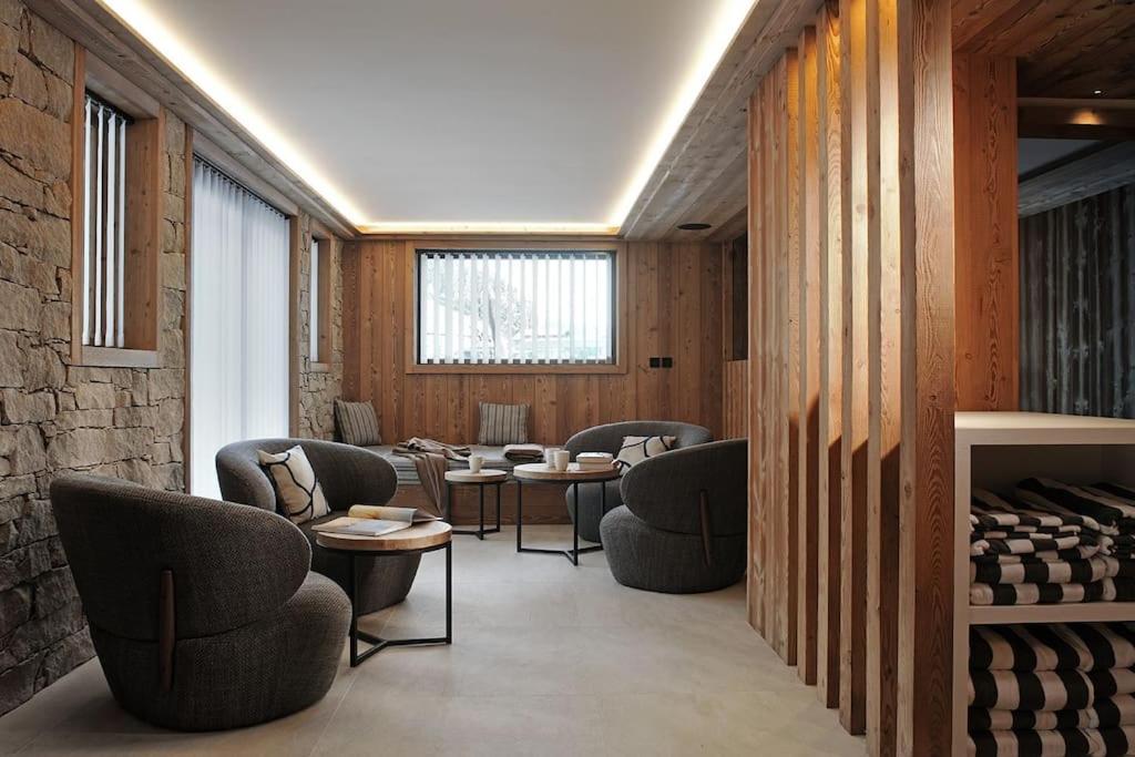 Area soggiorno di Chalet Le Moulin, Courchevel Le Praz, 6 chambres, Ski in, Ski out