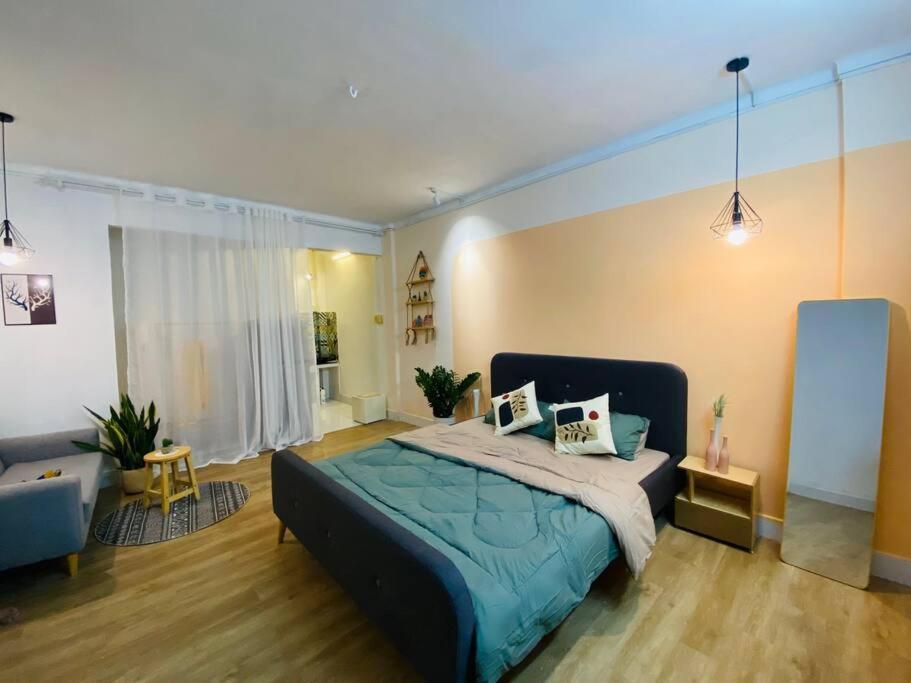 a large bedroom with a bed and a couch at Studio Lagom 16, độc đáo và yên bình, kế bên dinh độc lập, nhà thờ Đức Bà ,đường Nguyễn du, phường Bến nghé, quận 1 in Ho Chi Minh City