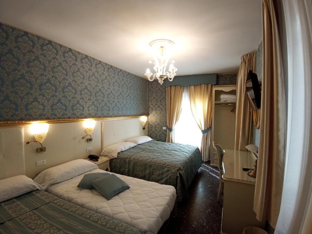 Postel nebo postele na pokoji v ubytování Hotel Il Mercante di Venezia