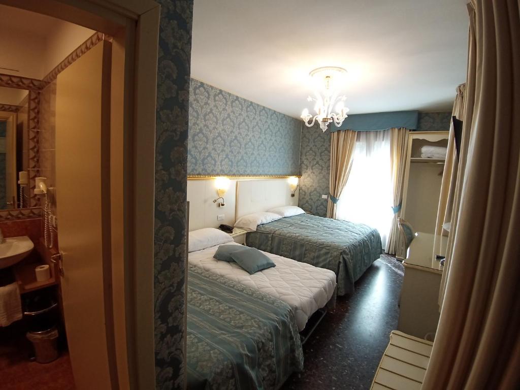 Postel nebo postele na pokoji v ubytování Hotel Il Mercante di Venezia