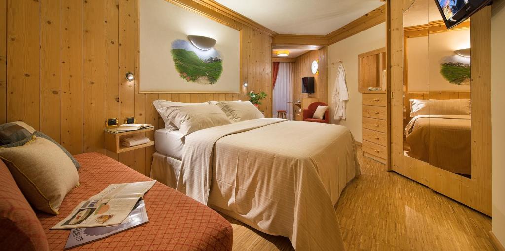 Postel nebo postele na pokoji v ubytování Hotel Baita Montana