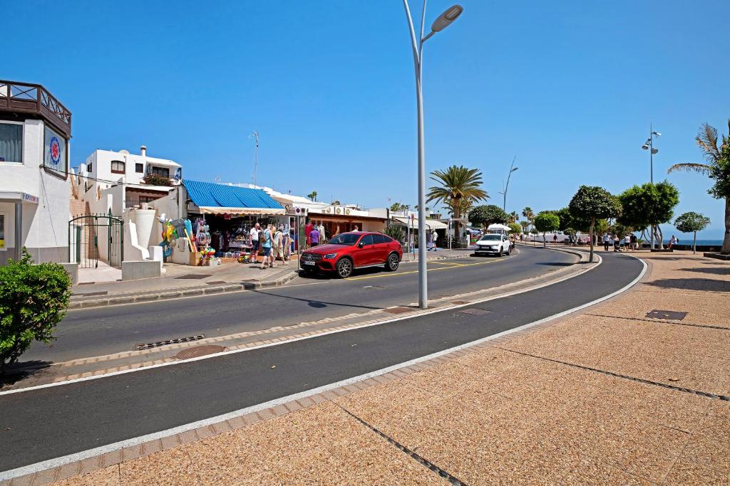 The surrounding neighborhood or a neighborhood close to the holiday home