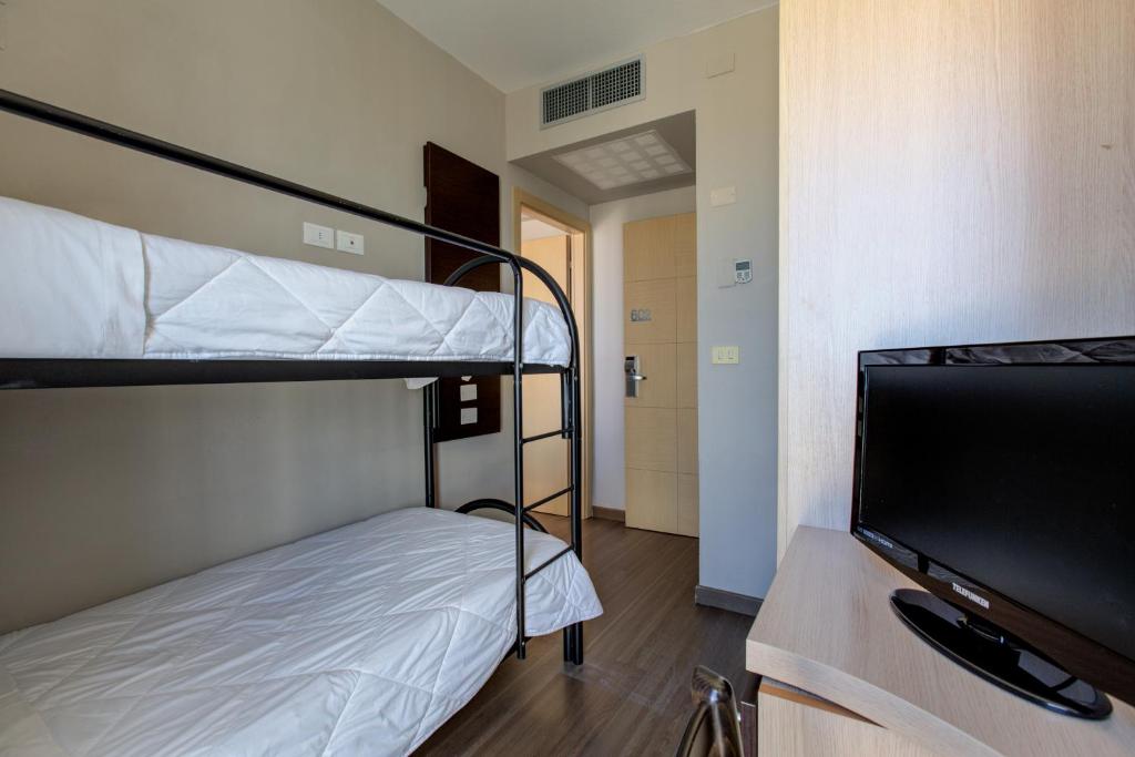 Postel nebo postele na pokoji v ubytování Hotel Aiglon