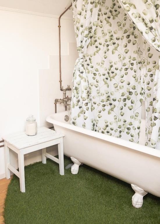 Postel nebo postele na pokoji v ubytování Collector's Home