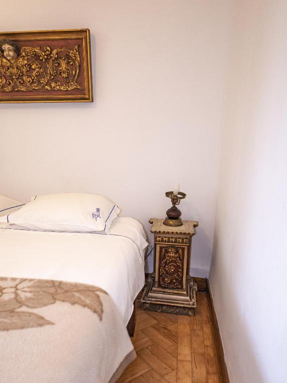 Postel nebo postele na pokoji v ubytování Collector's Home