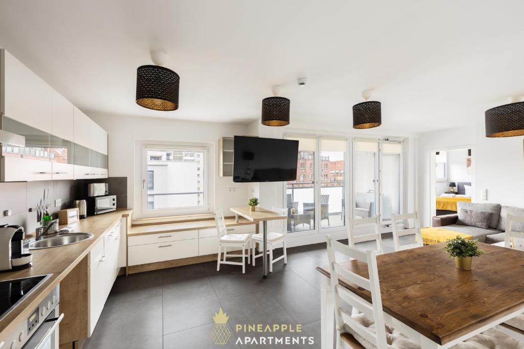 Η κουζίνα ή μικρή κουζίνα στο PINEAPPLE APARTMENTS - Zwinger VI - 98qm - 1x free parking