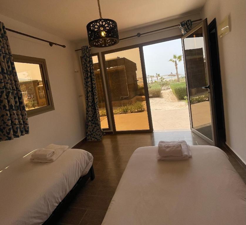 Una cama o camas en una habitación de Dakhla Camp