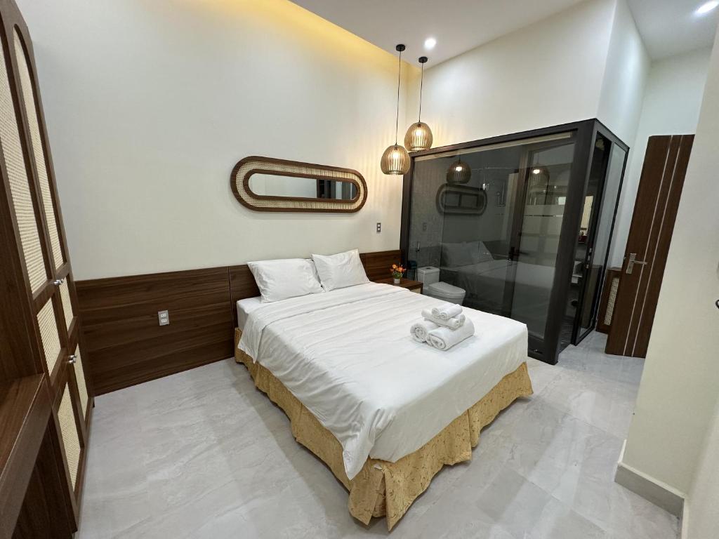 Postel nebo postele na pokoji v ubytování Lena Homestay & Villa