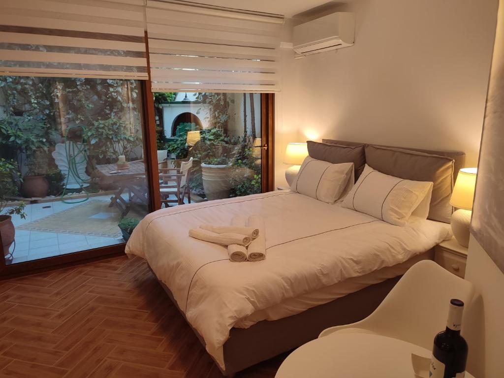 Studio Apollonia - 1