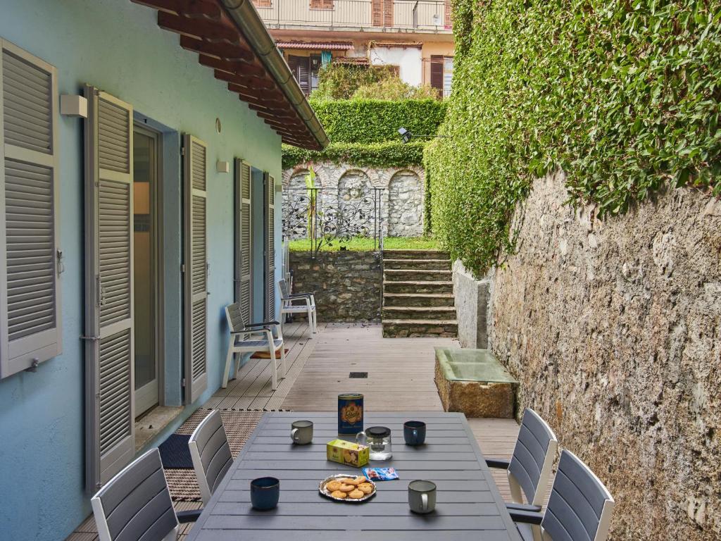 Balkoni atau teres di Apartment La tana del pescatore by Interhome